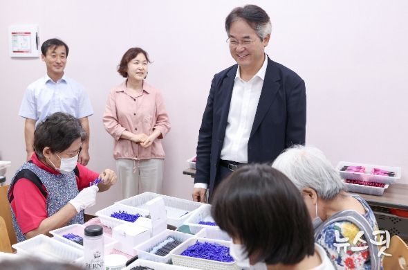 이동환 고양시장, 추석맞이 사회복지생활시설 방문 위문금 전달