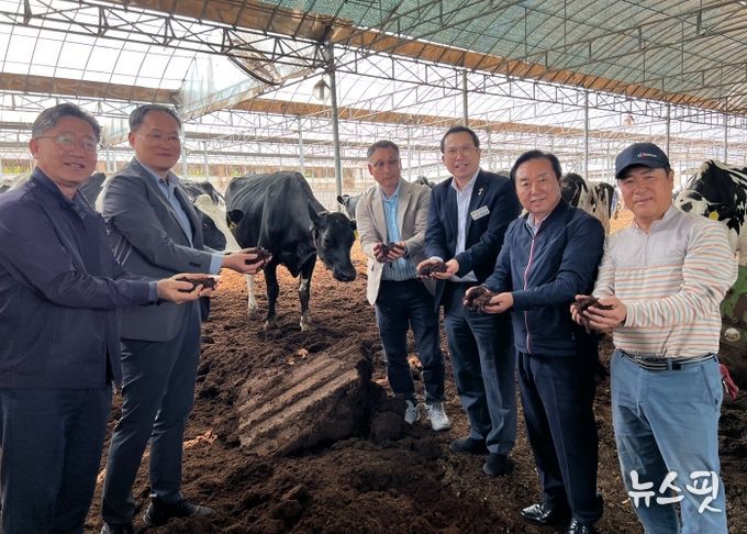 이오수 의원, 피트모스 활용한 축산환경 실증시험 현장 점검