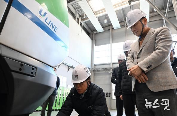 2월 3일 ‘의정부경전철 중장기 운영전략 수립 용역 착수보고회’에 앞서 진행된 차량기지 점검 모습.