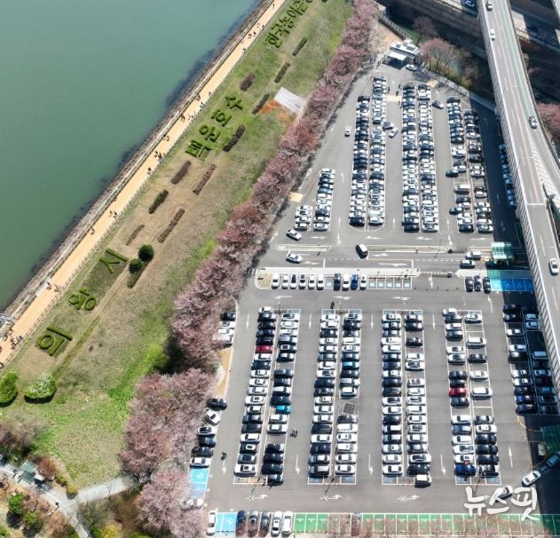 백운호수제방 주차장