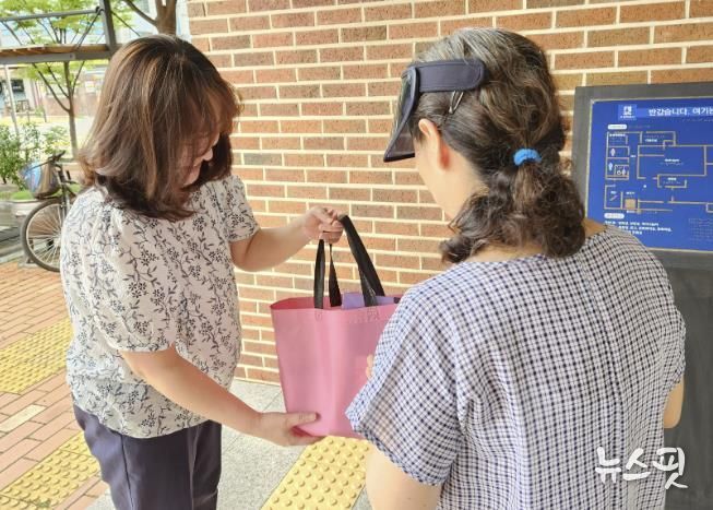 수원시 장안구 파장동, 홀몸 어르신에게 건강용품 전달