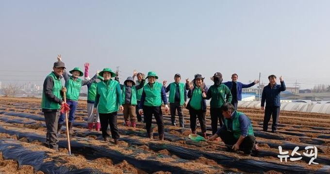 파주시 운정4동 새마을회, 봄맞이 감자심기 행사 개최