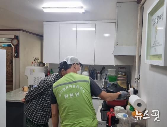 파주시 탄현면 행복마을관리소, 취약계층 30가구에 가스타이머 설치