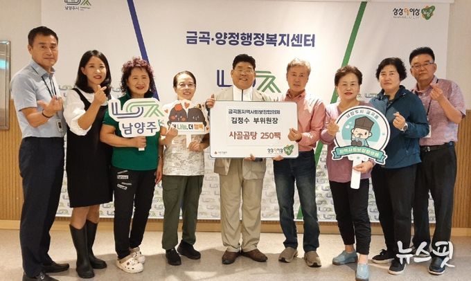 왼쪽에서 다섯 번째부터 김정수 부위원장, 정양호 위원장, 오른쪽 첫번째 김의태 센터장