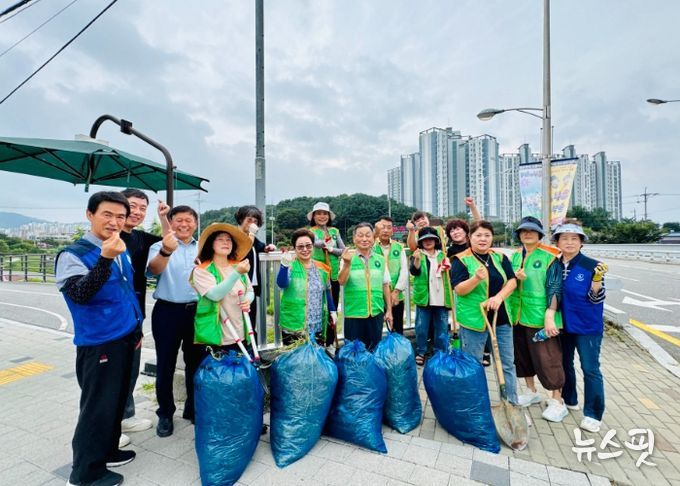 남양주시 진접읍 자율방재단, 궁의교 제초작업 실시… 수해 막바지 총력