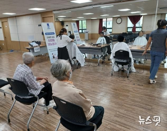 수원시 영통구 영통2동 지역사회보장협의체 '영통2동 행복미용실' 진행