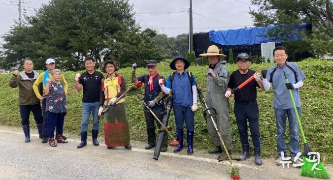 관고동통장단협의회, 추석맞이 도로변 예초작업 실시