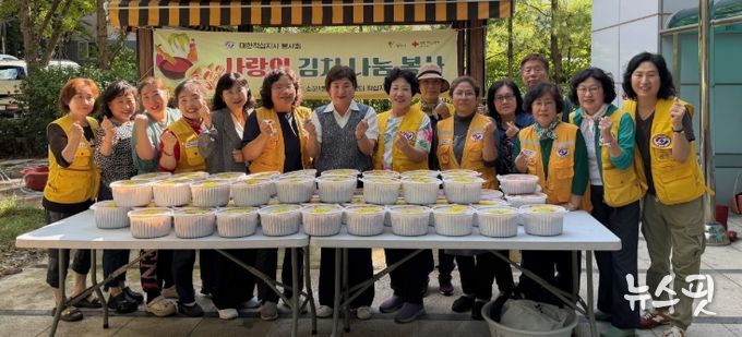 광명시 소하1동 적십자봉사회는 지난 16일 올해 여섯 번째 봉사활동을 끝으로 ‘2025년도 사랑의 김치나눔 봉사활동’을 마무리했다.