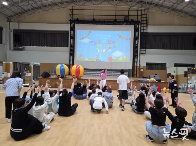 수원시가 다문화가족 힐링캠프를 열고 있다.