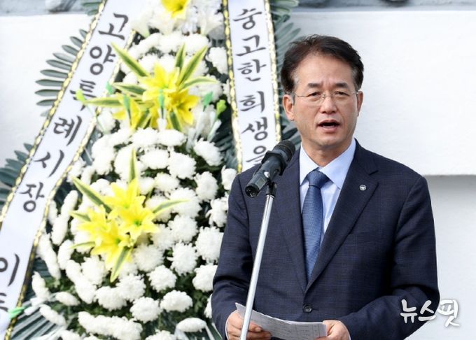 ‘2025 CALL HERO 필리핀 참전영웅 호명추모식’에 참석해 추모사를 하고 있는 이동환 고양특례시장