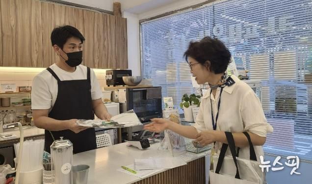 용인특례시 처인구 가을 개학 대비 어린이기호식품 조리판매업소 위생 점검 사진.(용인시 제공)