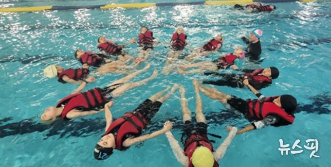 군포시청소년수련관, 2025년 초등 생존수영교육 운영 성료