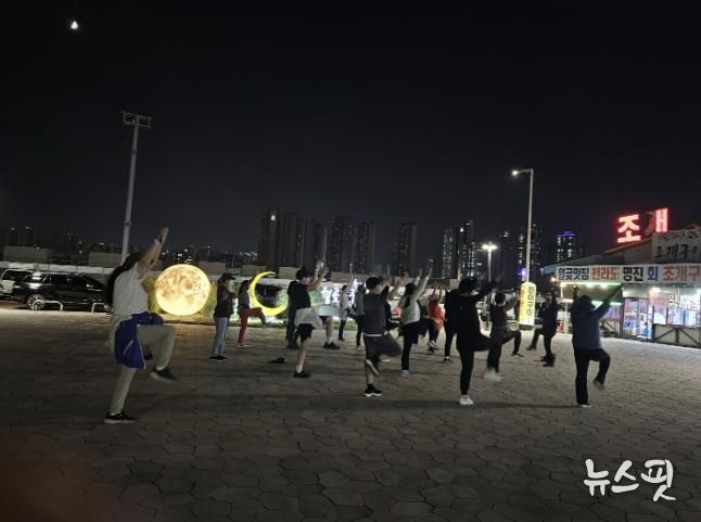 시흥시 월곶동 주민자치회, 월곶해안로 낙조를 보면서 함께 걸어요 성료