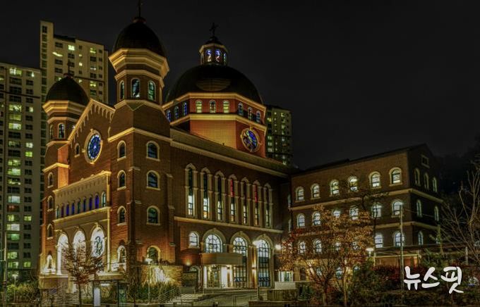 2021 수원디자인대상 수상작인 광교1동성당.