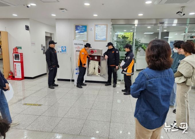 광명시 광명5동 행정복지센터는 4일 광남119안전센터와 함께 공공기관 합동 소방훈련을 실시했다.