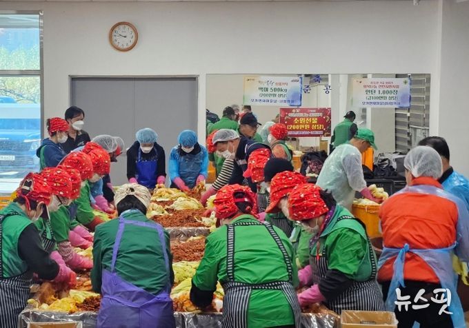 모가면 새마을협의회 ‘사랑의 김장 담그기’ 행사