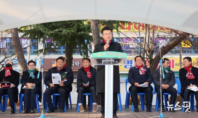 2025년 안성시 성탄트리점등식 개최...사랑과 나눔의 연대 빛내