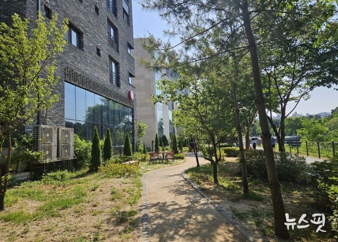 민락천변 쌈지공원 오솔길 및 쉼터