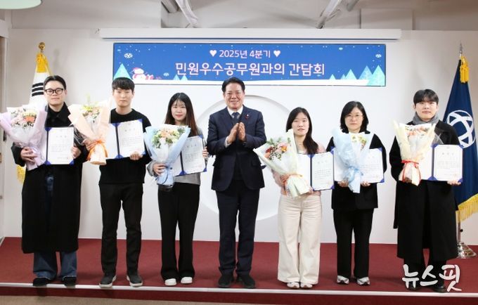 안양시는 23일 오후 4시 시청 3층 접견실에서 민원 우수공무원 간담회를 개최했다. 사진제공/안양시