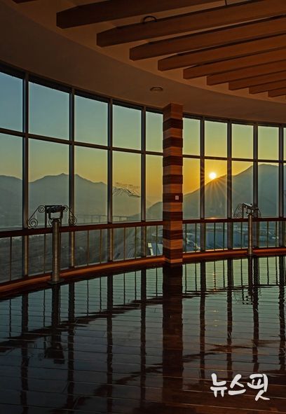 유니온타워 전망대 일출 모습