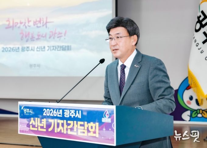 방세환 광주시장이 병오년 새해를 맞아 7일 시청 순암홀에서 가진 신년 기자간담회에서 올해 시정 운영방향을 설명하고 있다.(광주시의회 제공)