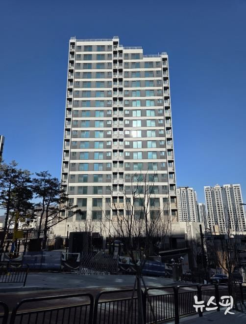 안양 냉천 행복주택(필름 부착 외관 사진).(GH 제공)