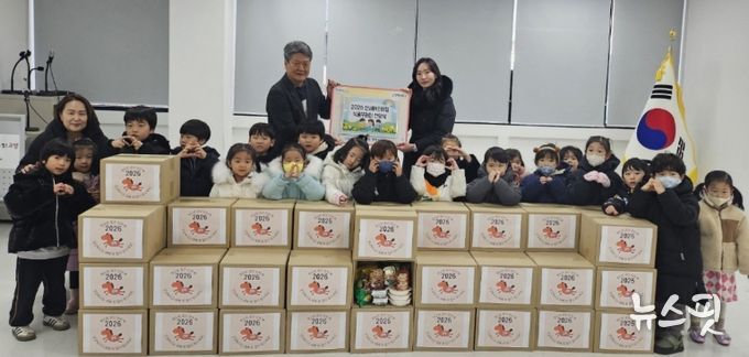 고양시 탄현2동, 산새어린이집에서 설맞이 식품꾸러미 기부