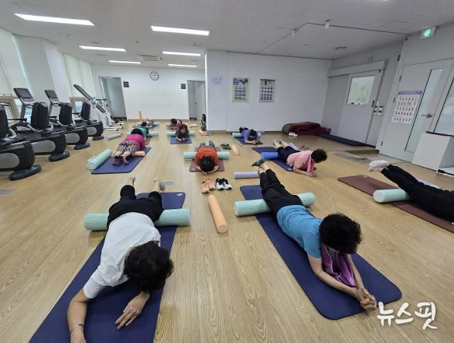 지난해 기흥구보건소에서 진행한 노쇠예방관리사업 프로그램 참여 모습.(용인시 제공)