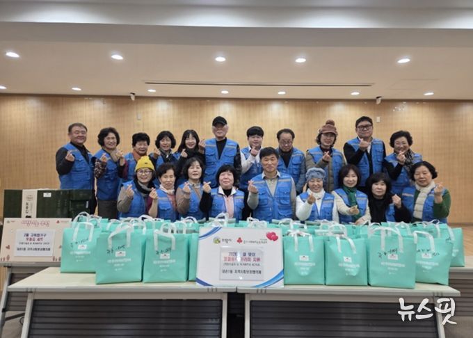 의왕시 내손1동 지역사회보장협의체, 설 명절 맞아 취약가구에 음식 꾸러미 전달