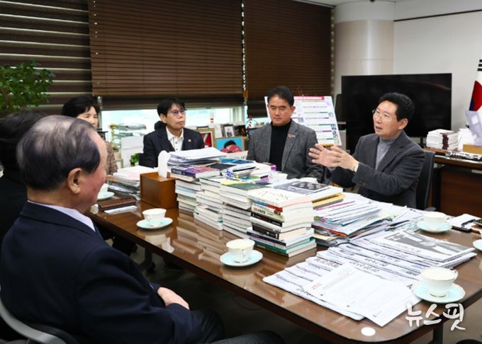 이상일 용인특례시장이 지역내 보훈단체장과 만나 보훈가족 복지 향상을 위한 의견을 나눴다.