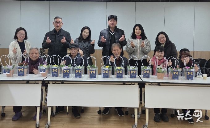 수원시 영통구 원천동 지역사회보장협의체, 홀몸 어르신 정서 지원