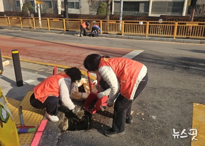 고양시 성사2동 통장협의회, 봄맞이 마을 환경정화활동 실시