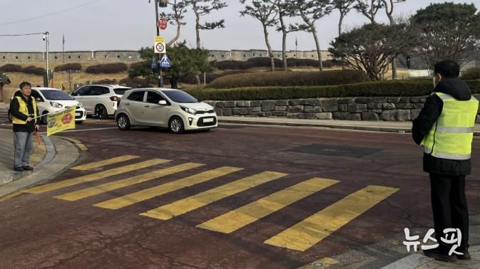 수원시 팔달구 행궁동 경기행복마을관리소, 등굣길 교통지도 지원으로 안전한 통학 환경 조성