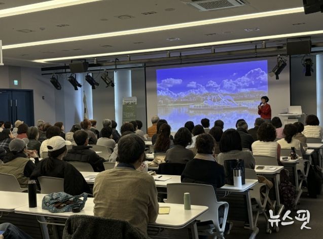 의왕시 포일어울림도서관, 김선미 작가‘정원의 위로’강연 성황리 개최
