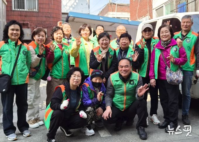 광명시 광명3동 행정복지센터는 지난 24일과 25일 양일간 쾌적하고 안전한 주거환경 조성을 위해 ‘2026년 봄맞이 대청소’를 실시했다.