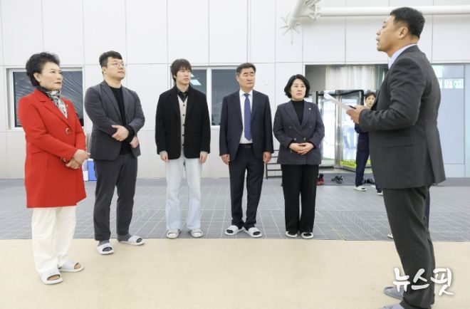 안산시의회 문화복지위원회가 26일 제302회 임시회 중 현장활동을 진행했다. 사진은 이날 현장활동 중 한 장면.