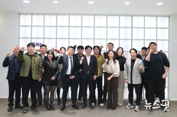 김포시(시장 김병수)가 25일 김포시청 중회의실에서 풍무역세권 등 관내 공동주택 입주예정자협의회와 간담회를 개최했다.