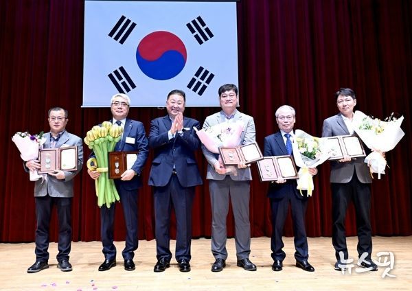 파주시, 2026년 지방세 성실납세자 선정 표창장 수여