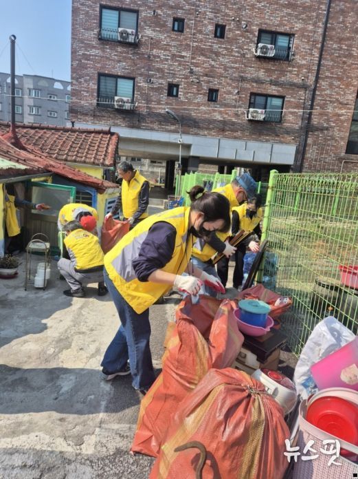평택시 팽성읍 지역사회보장협의체, 무연고 홀몸노인 사망자 유류품 정리 봉사활동