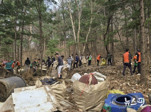 동두천시 불현동 민·관·군의 따뜻한 손길, 홀로 떠난 이웃의 흔적을 정리하다