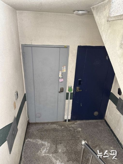 용인특례시 공동주택에 침수 감지 알람 장치를 설치한 모습.(용인시 제공)